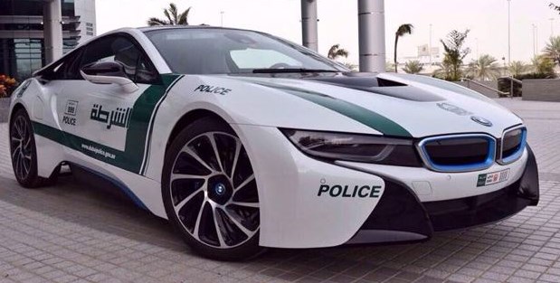 Фото полицейской БМВ в Абу-Даби